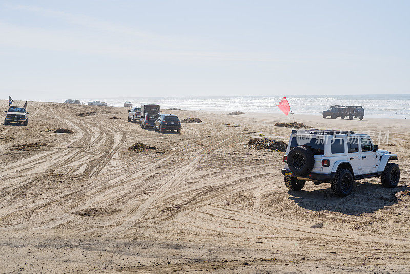 Oceano Dunes State vehicle Recreation Area，这是加州唯一一个允许非合法车辆在海滩上行驶的州立公园